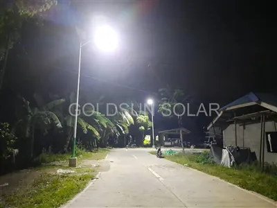 সোলার স্ট্রিট ল্যাম্পগুলির জন্য হালকা খুঁটি, ল্যাম্প এবং তারের ইনস্টলেশন